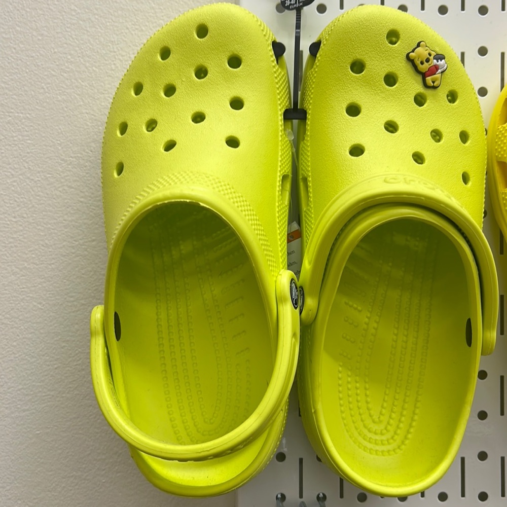 crocs